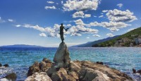 DJEVOJKA S GALEBOM, OPATIJA